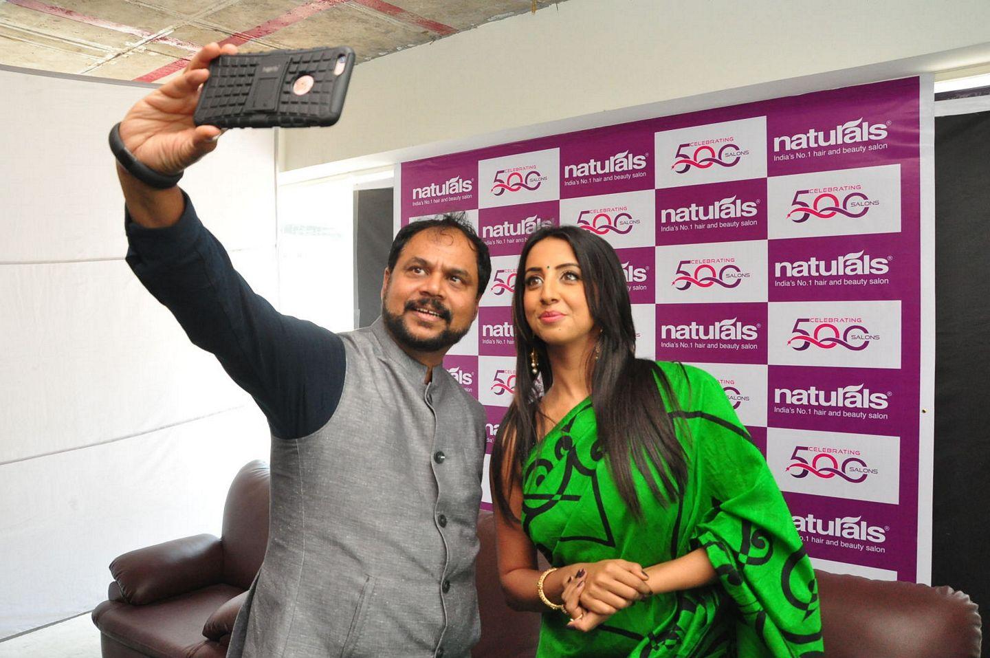 Natural Salon Launch by Sanjana Photos