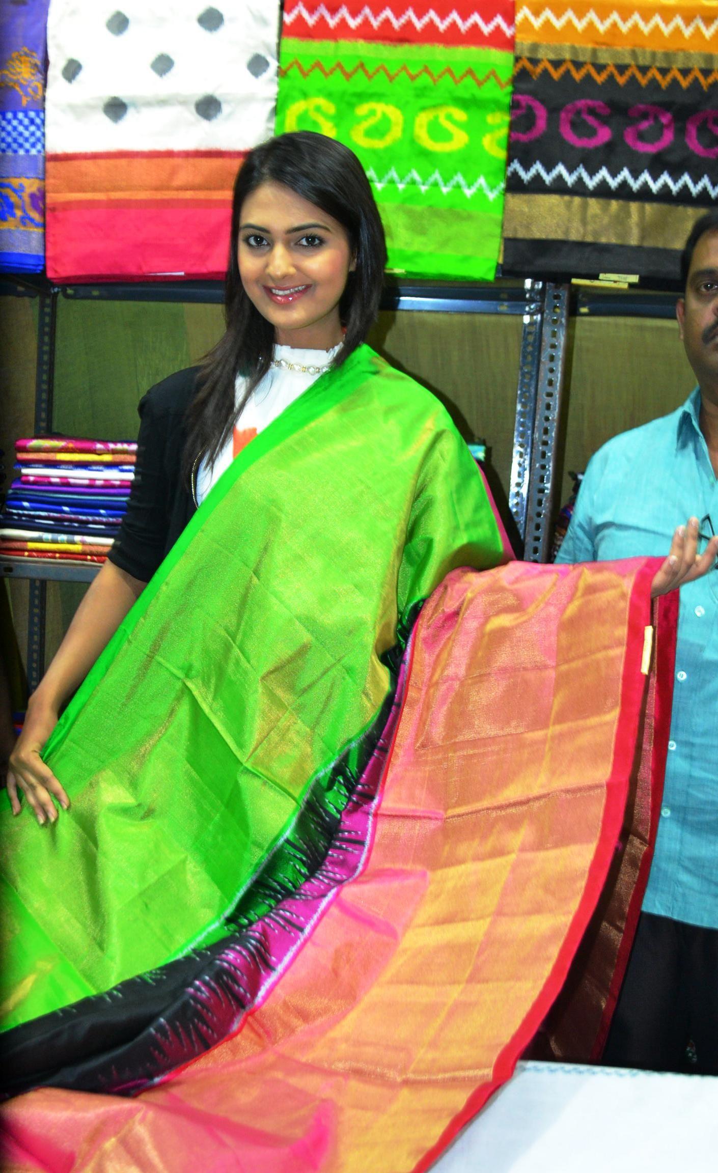 Neha Deshpande Inaugurated Pochampally IKAT Art Mela