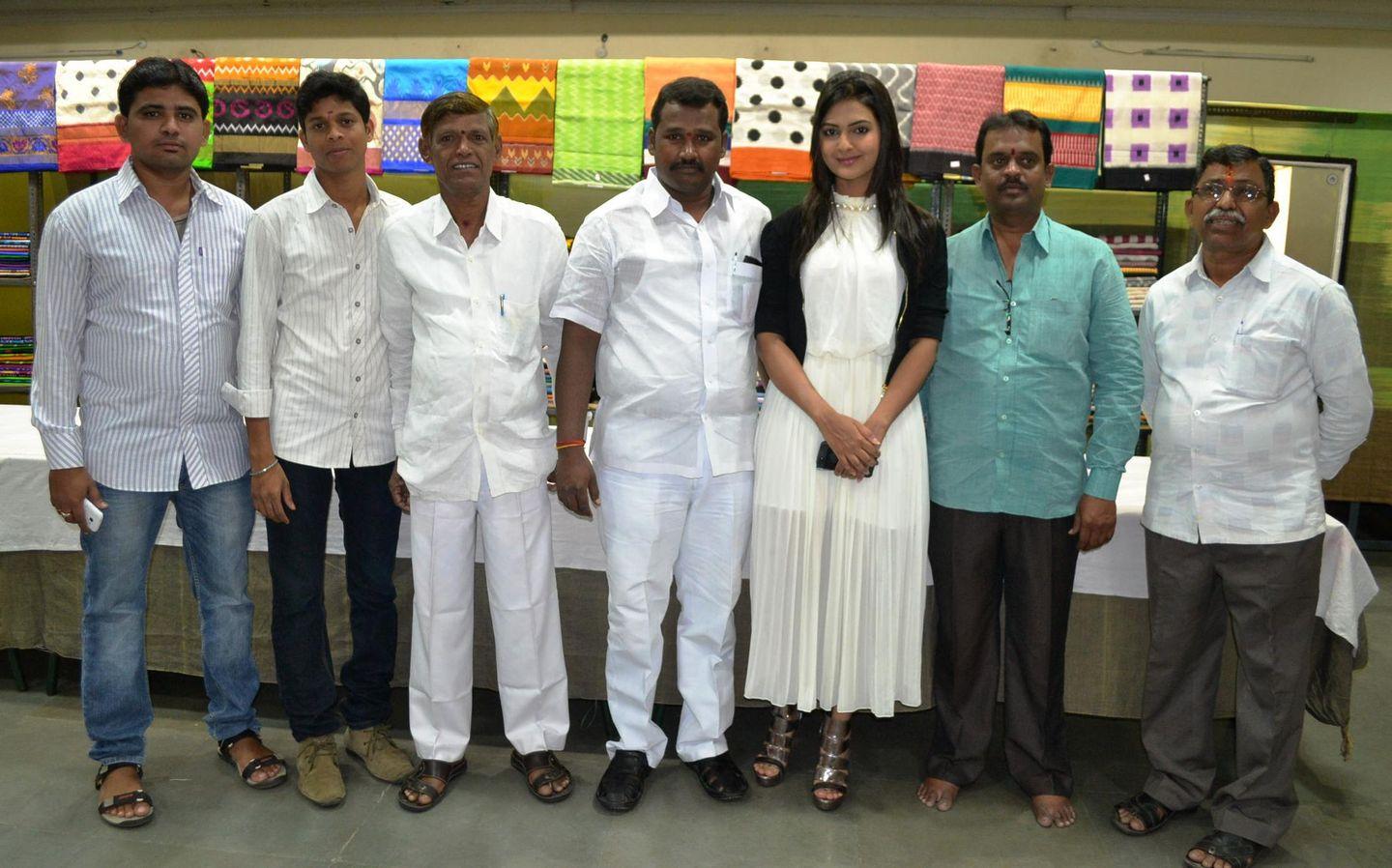 Neha Deshpande Inaugurated Pochampally IKAT Art Mela