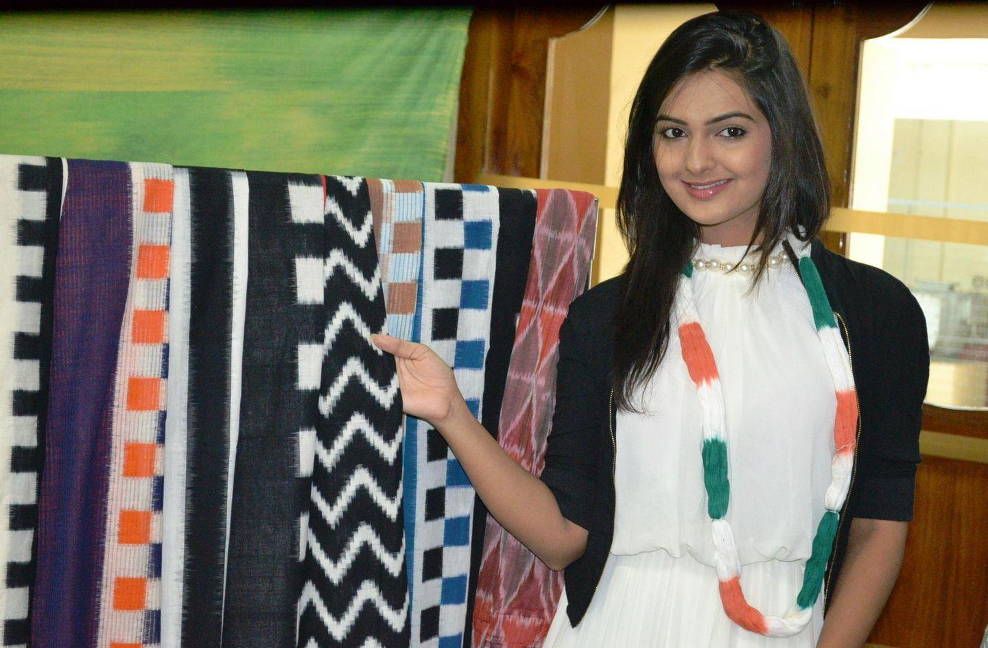Neha Deshpande Inaugurated Pochampally IKAT Art Mela