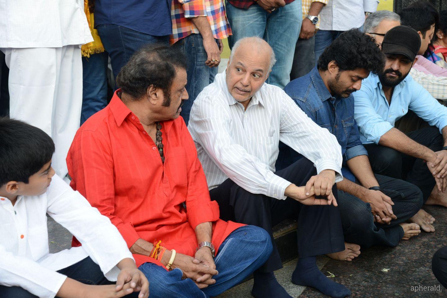 NTR Family Visit NTR Ghat