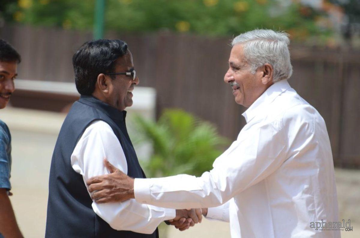 politicians at manchu manoj wedding