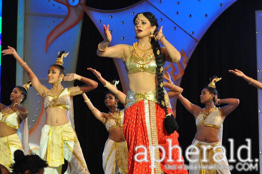 Pooja Kumar Dance Stills