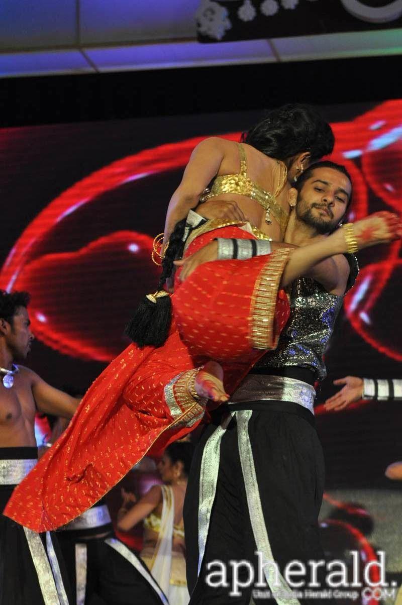 Pooja Kumar Dance Stills