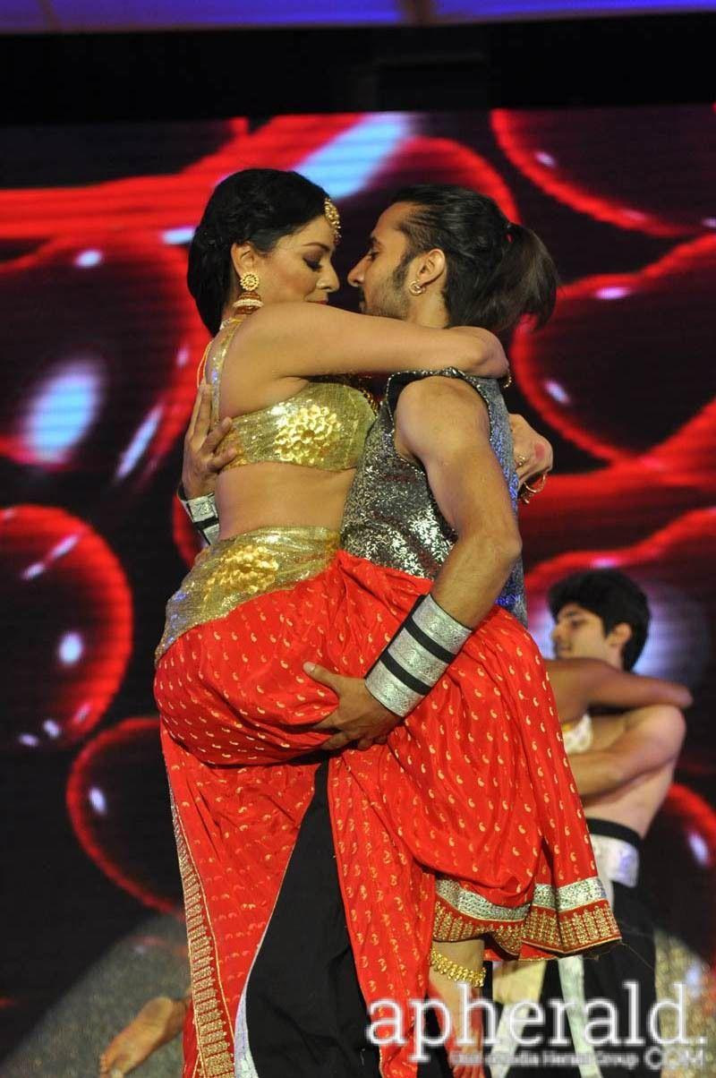 Pooja Kumar Dance Stills