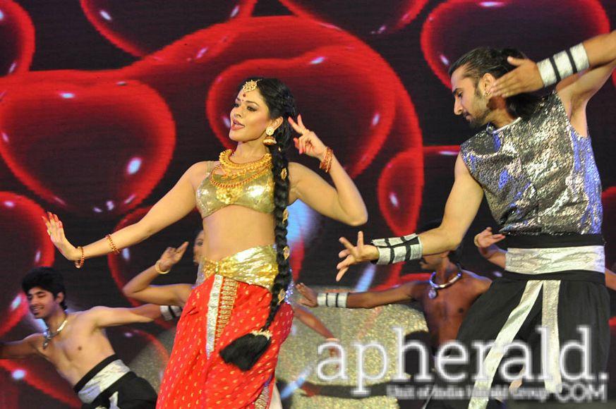 Pooja Kumar Dance Stills