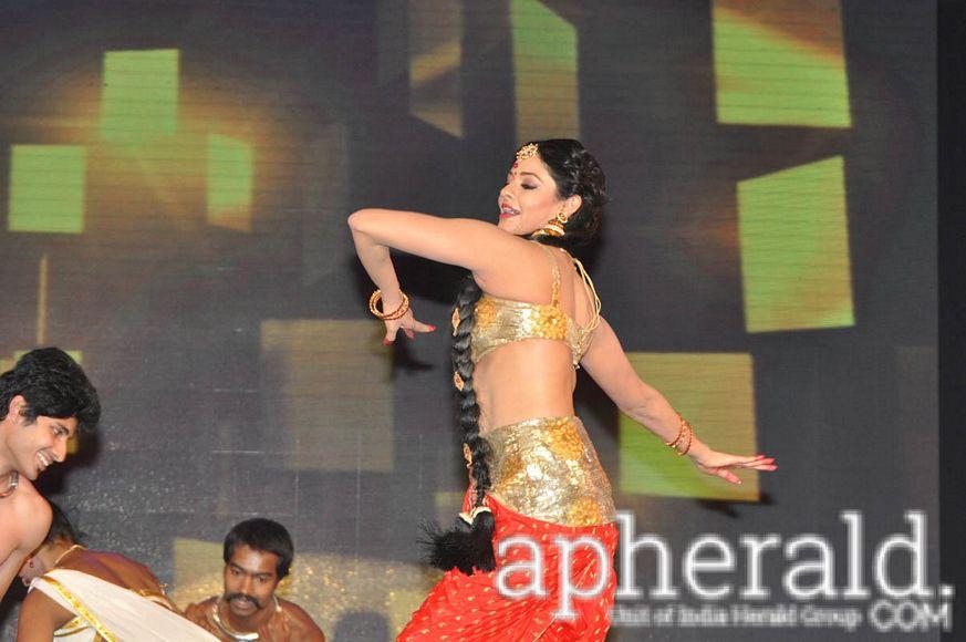 Pooja Kumar Dance Stills