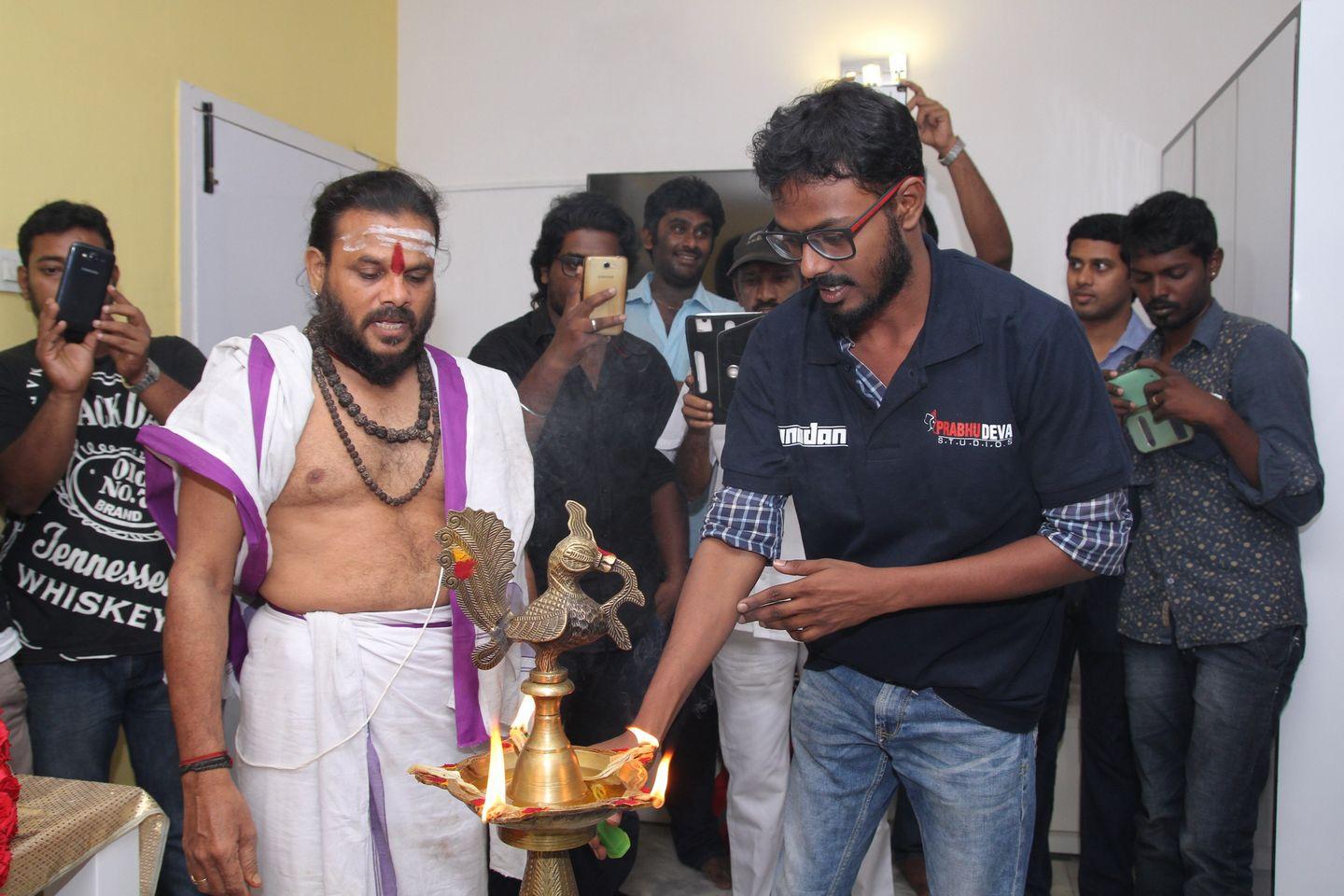 Prabhu Deva launches Vinodan in Style
