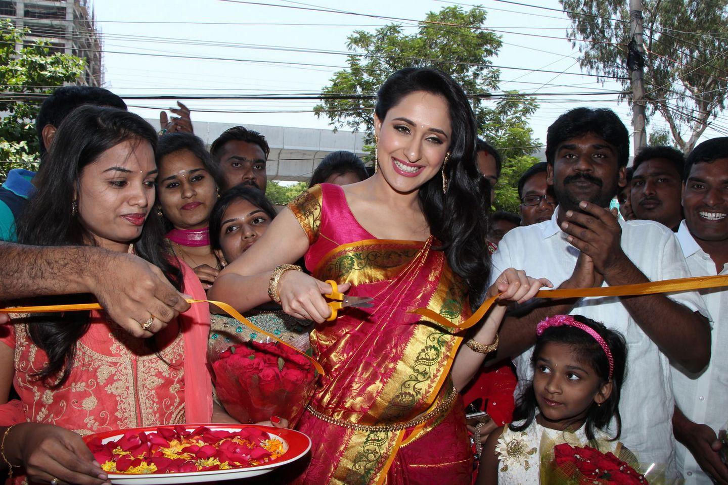  Pragya Jaiswal Launches Mangalam Showroom Pics