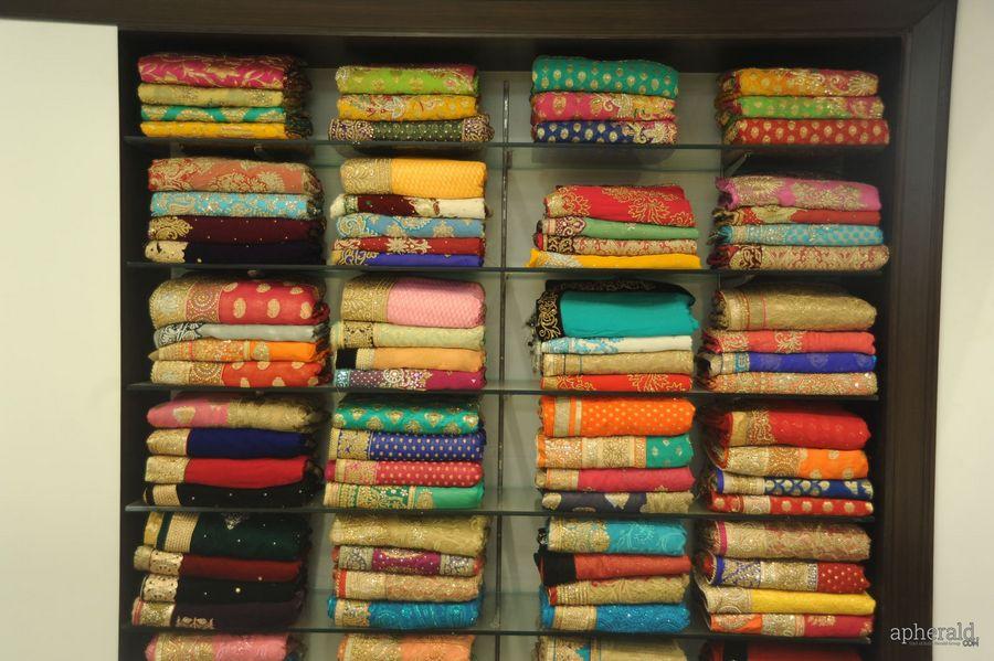 Pranitha Launches VRK Silks at Kukatpally