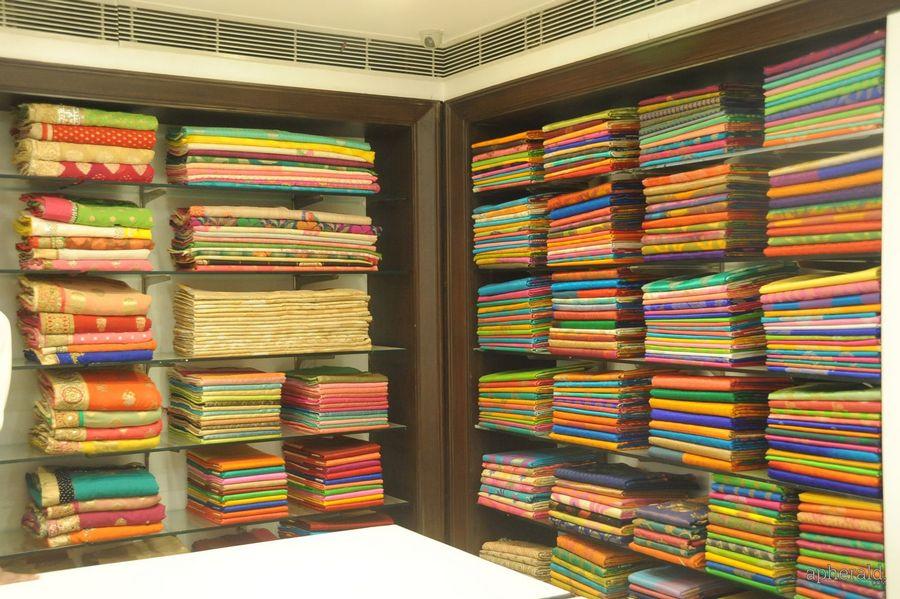 Pranitha Launches VRK Silks at Kukatpally