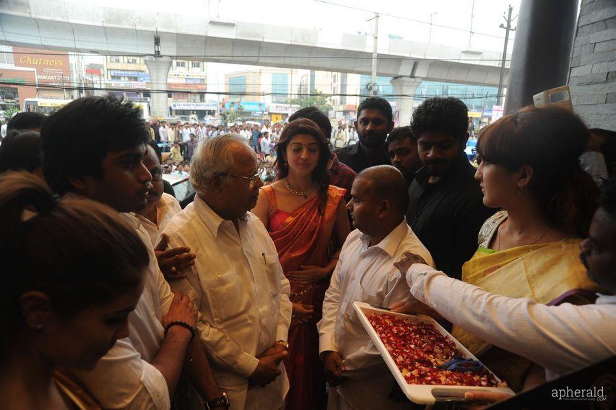 Pranitha Launches VRK Silks at Kukatpally