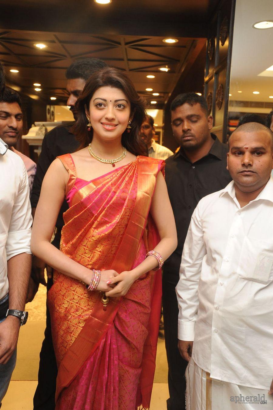 Pranitha Launches VRK Silks at Kukatpally
