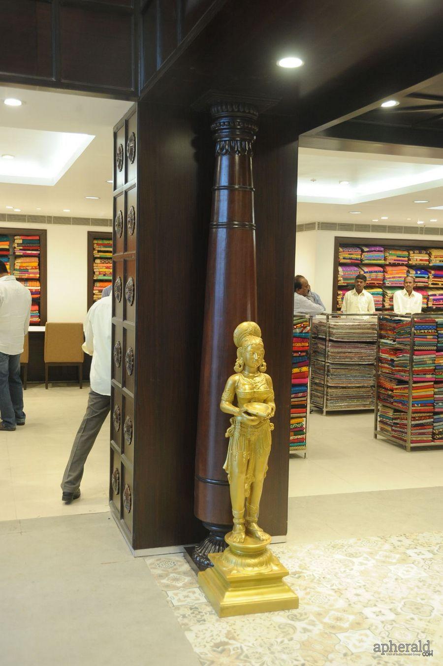 Pranitha Launches VRK Silks at Kukatpally