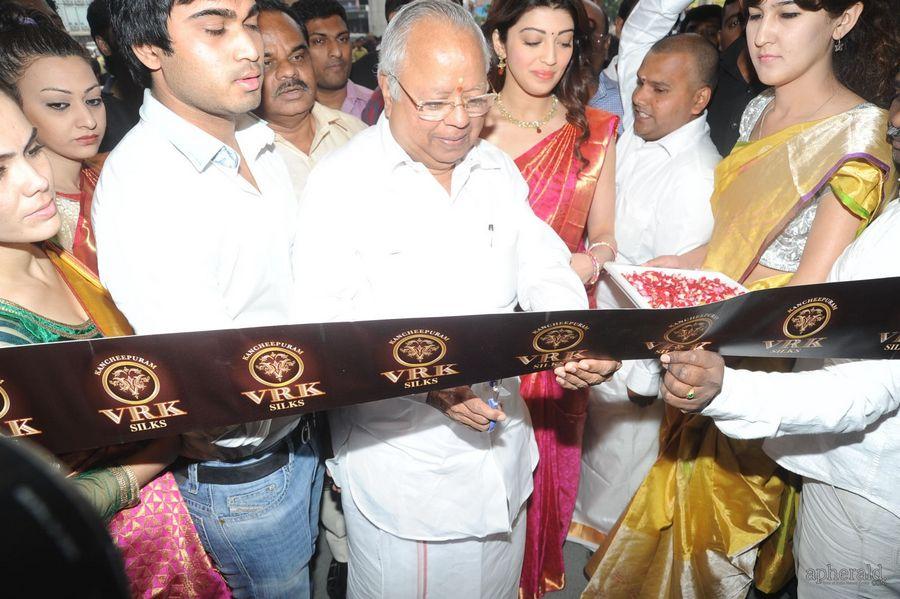 Pranitha Launches VRK Silks at Kukatpally