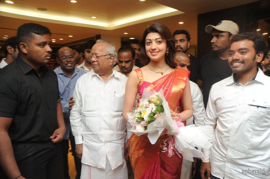 Pranitha Launches VRK Silks at Kukatpally