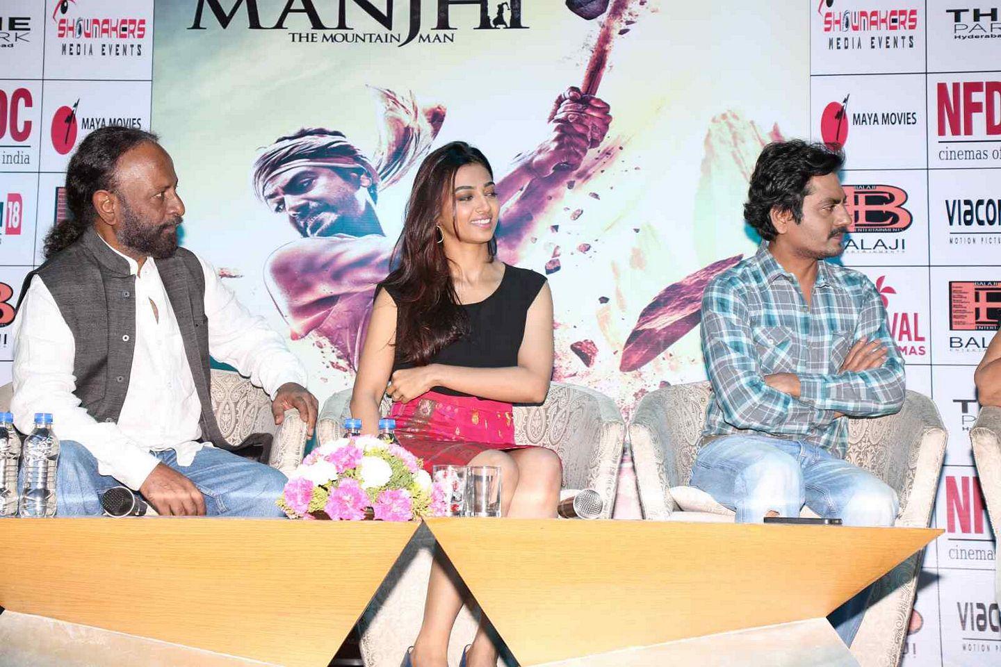 Radhika Apte At Manjhi Press Meet Photos