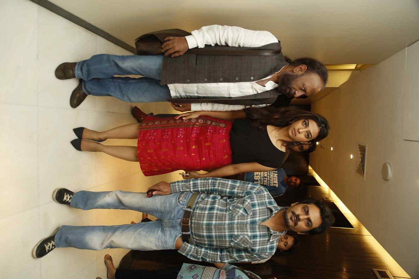 Radhika Apte At Manjhi Press Meet Photos