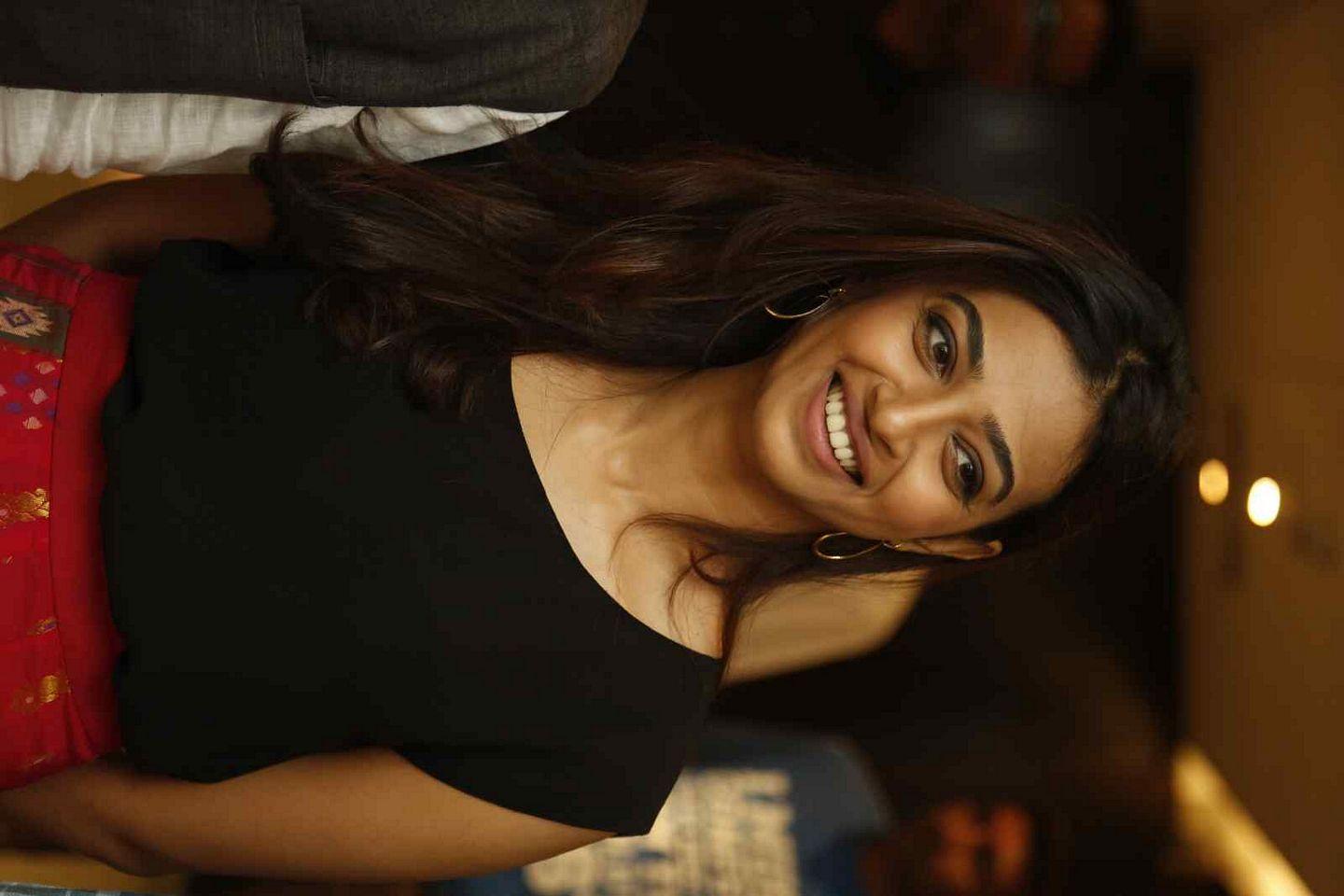 Radhika Apte At Manjhi Press Meet Photos