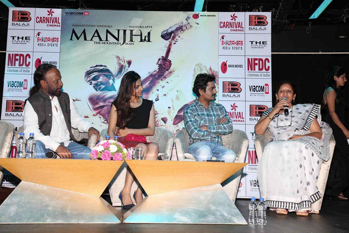 Radhika Apte At Manjhi Press Meet Photos