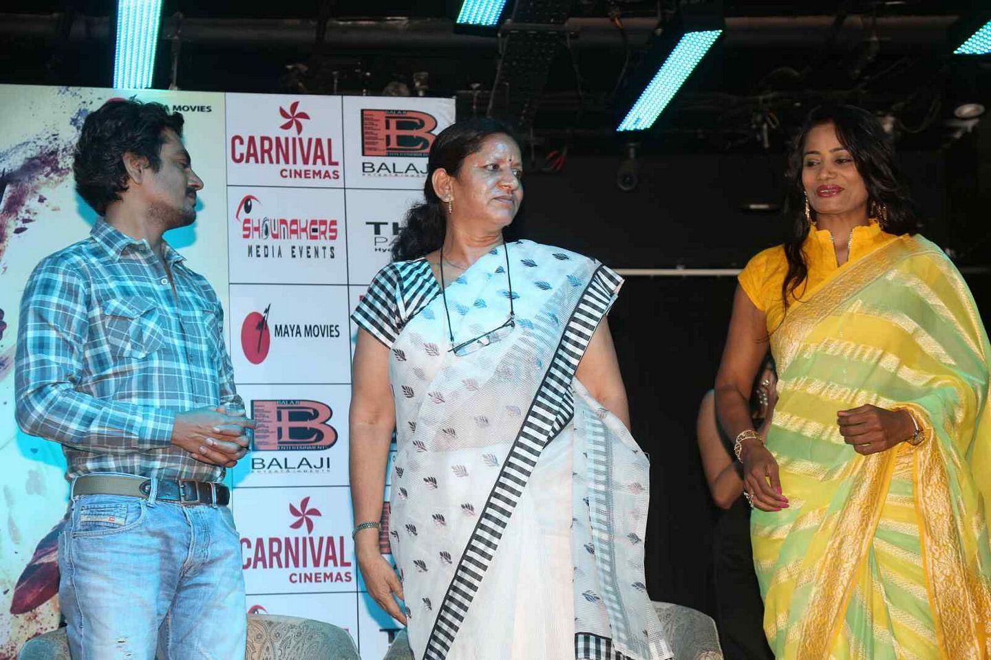 Radhika Apte At Manjhi Press Meet Photos