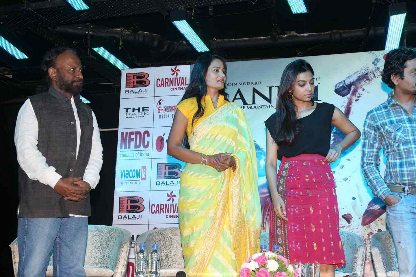 Radhika Apte At Manjhi Press Meet Photos
