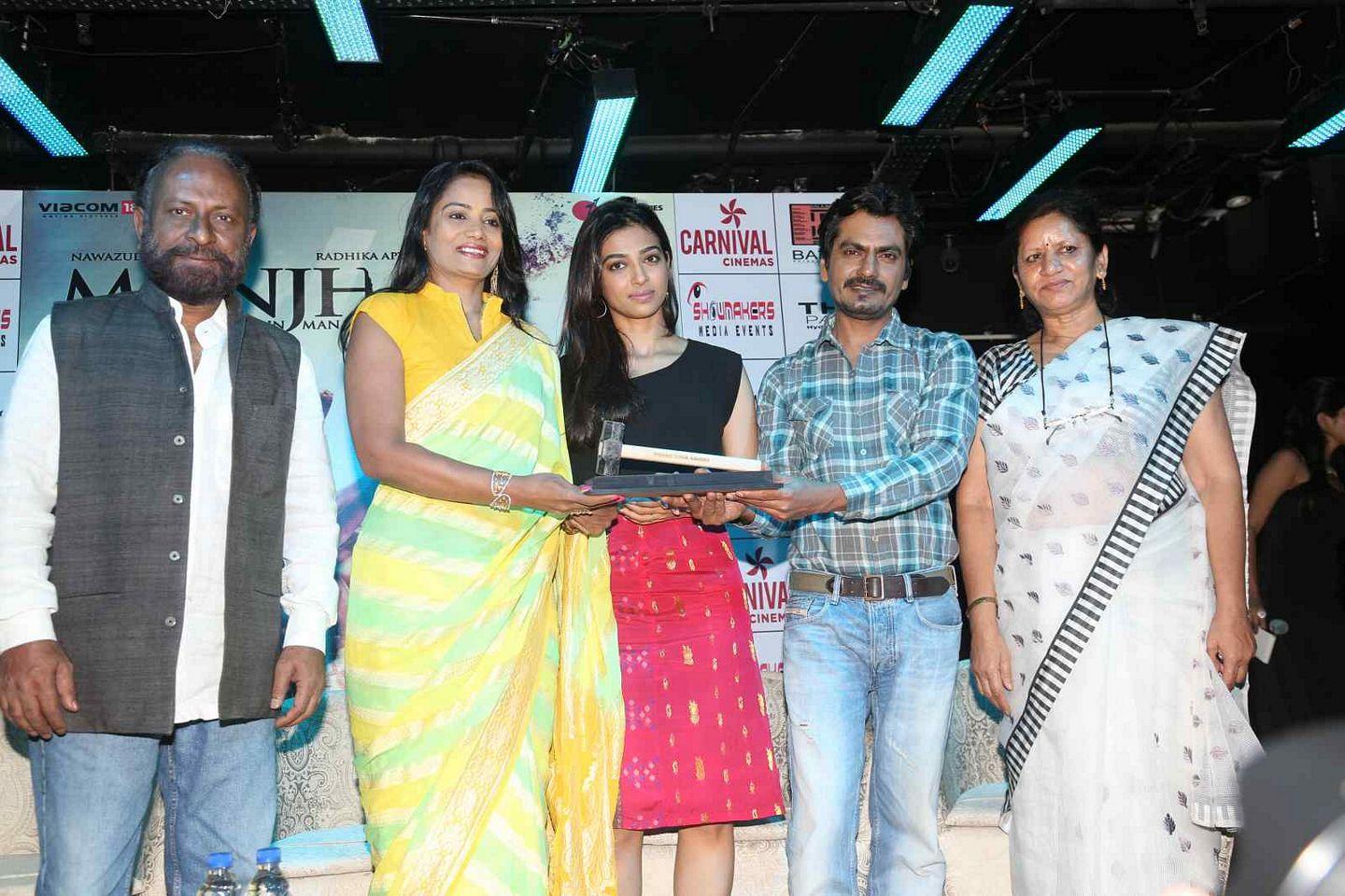 Radhika Apte At Manjhi Press Meet Photos
