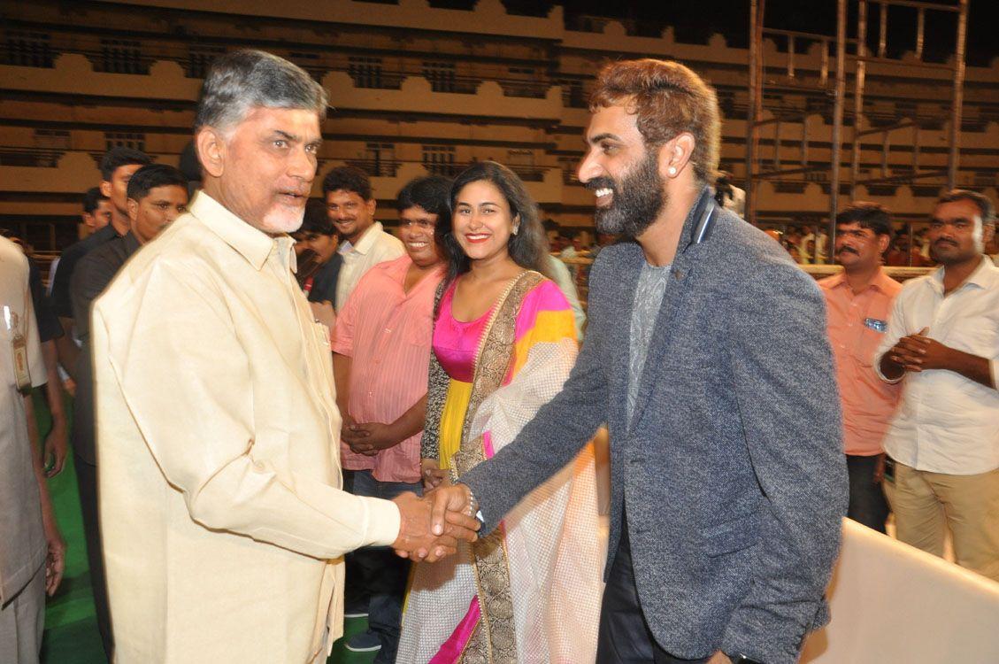 Raja Cheyyi Veste Audio Photos