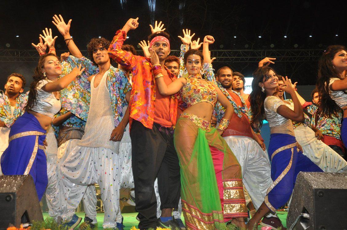 Raja Cheyyi Veste Audio Photos