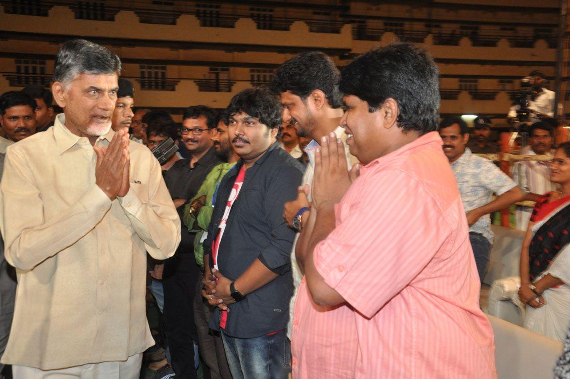 Raja Cheyyi Veste Audio Photos