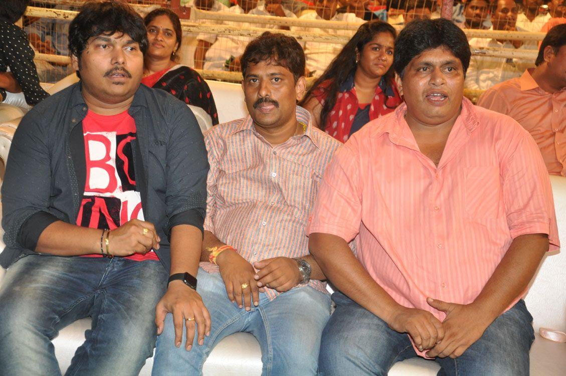 Raja Cheyyi Veste Audio Photos