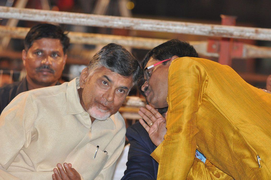 Raja Cheyyi Veste Audio Photos