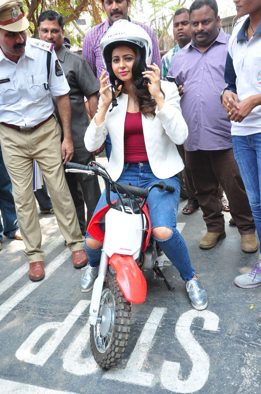Rakul Preet Singh at Hyd Traffic Awareness Programme Photos