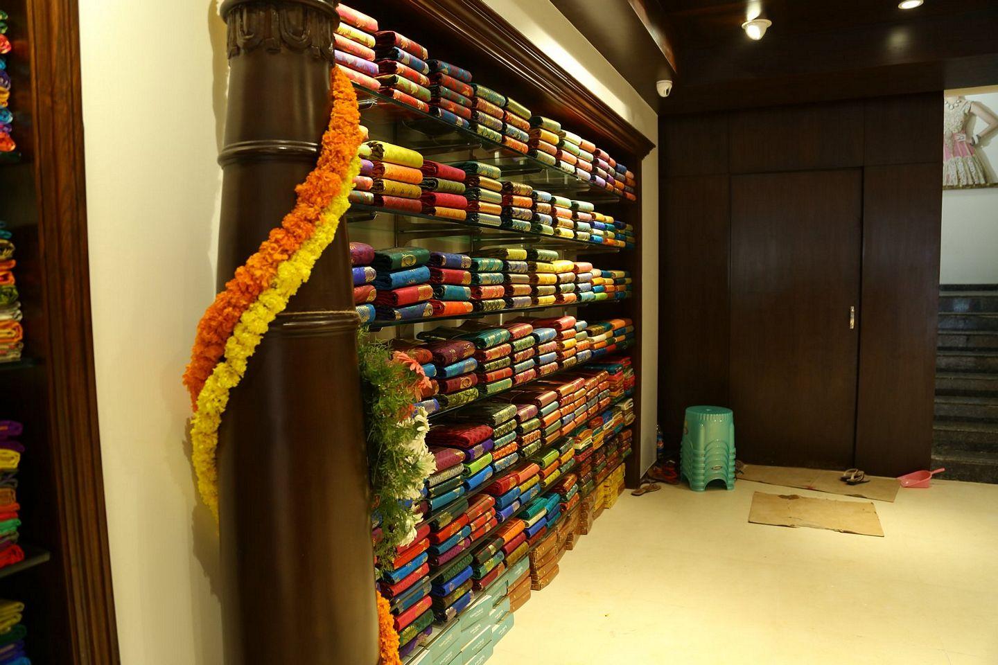 Rashi Khanna Launches Kasam Pullaiah Shopping Mall Pics