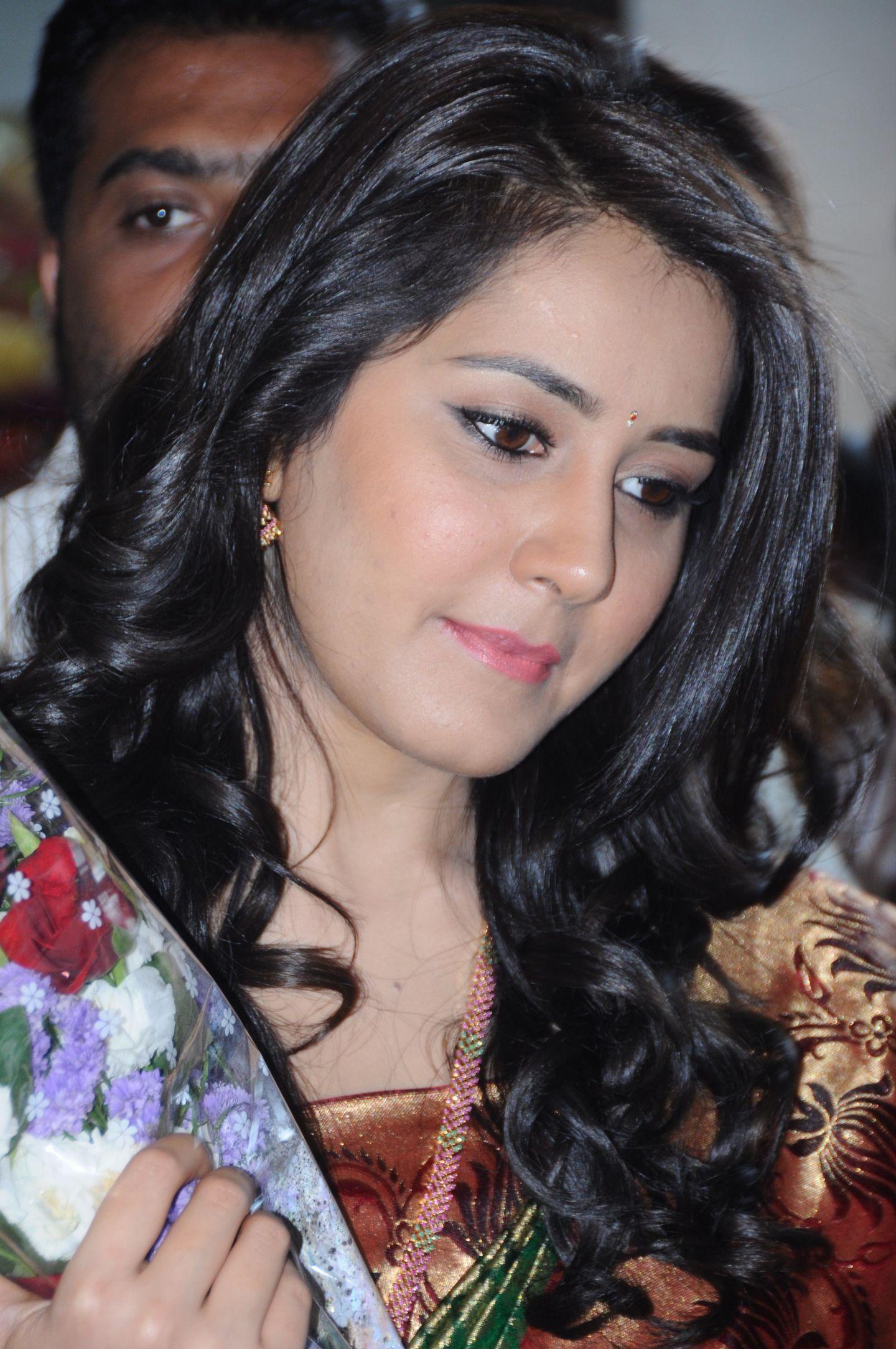 Rashi Khanna Launches Vastralakshmi Wedding Mall