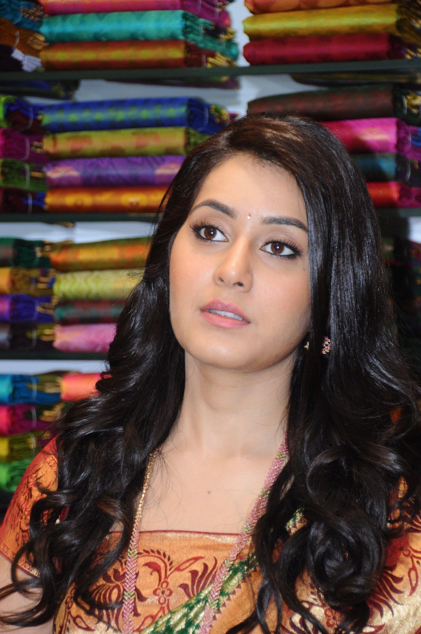 Rashi Khanna Launches Vastralakshmi Wedding Mall