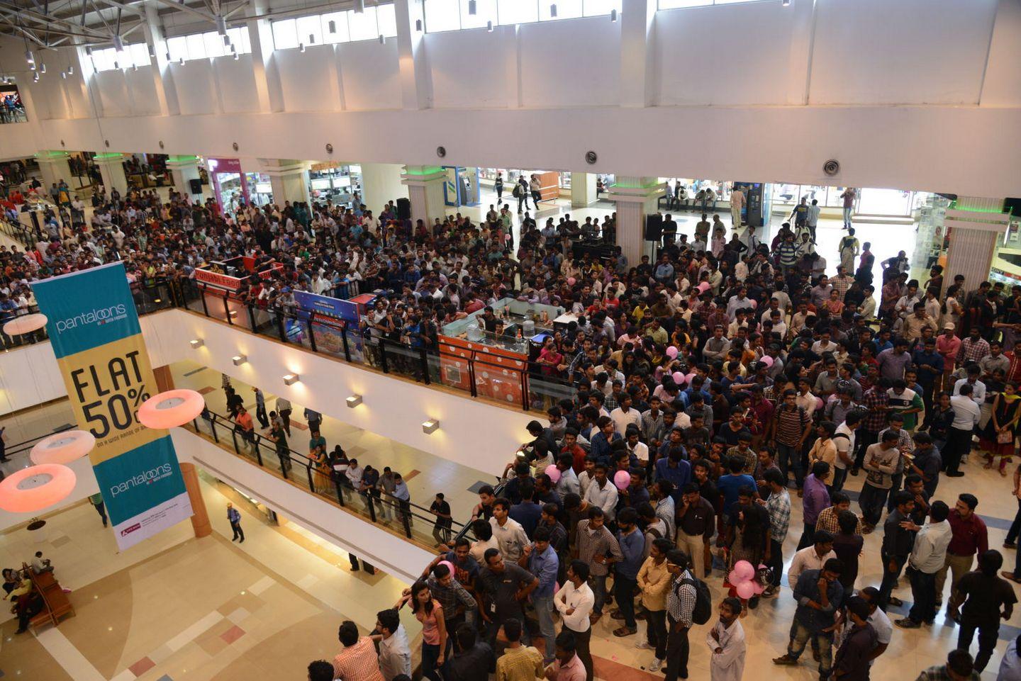 Sachin Tendulkar Launches Smaaash at Inorbit Mall