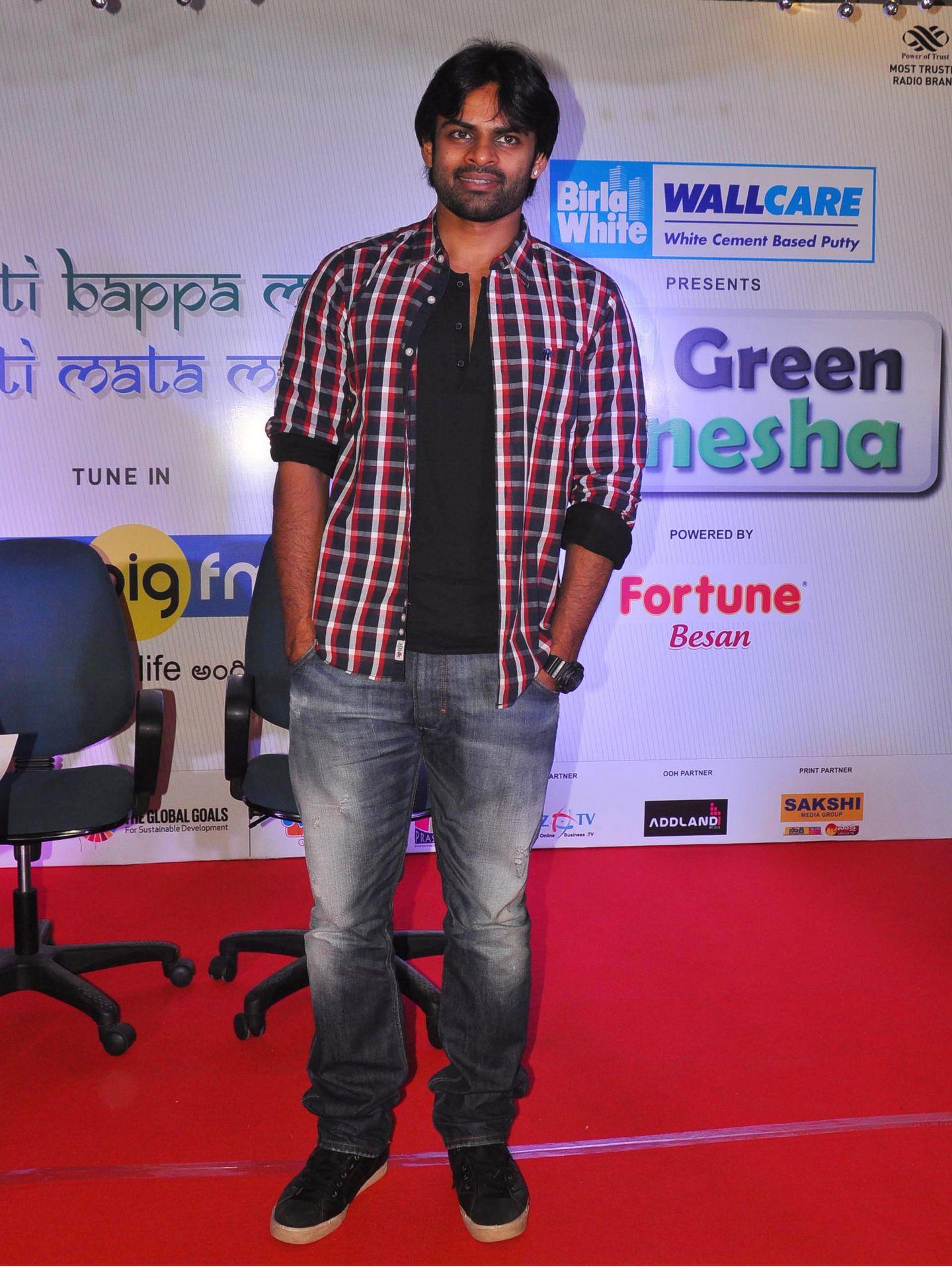 Sai Dharam Tej Performs Aarthi to 92.7 BIG FM Photos