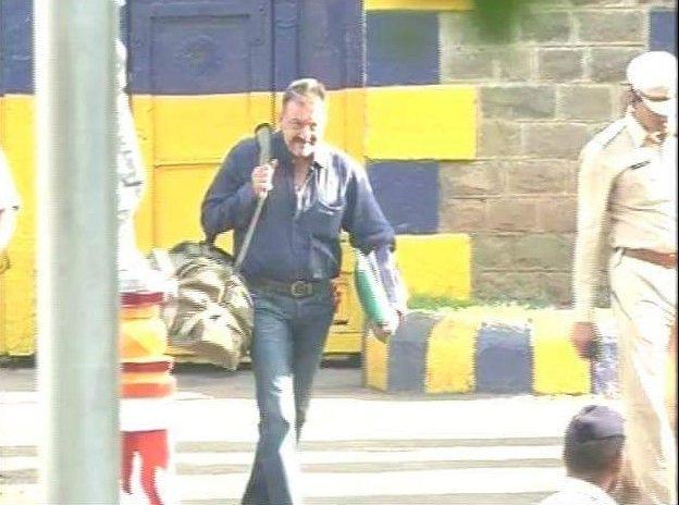 Sanjay Dutt Released From Yerwada Jail Photos