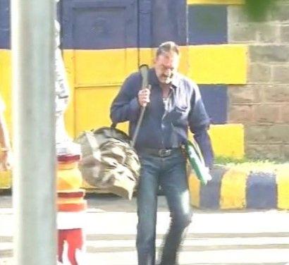 Sanjay Dutt Released From Yerwada Jail Photos