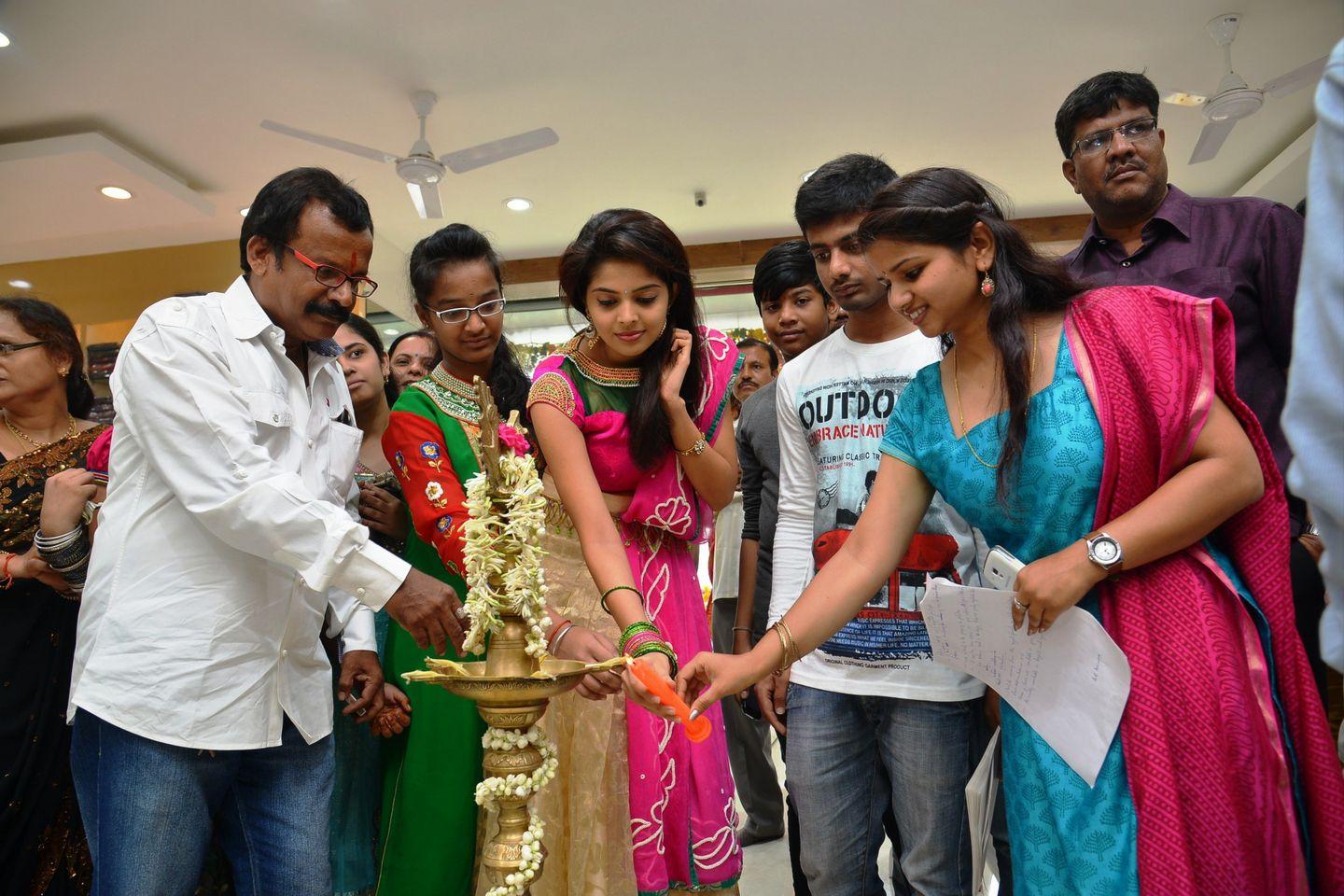 Shravya Launches Sri Avanthi Silks at Hyderabad