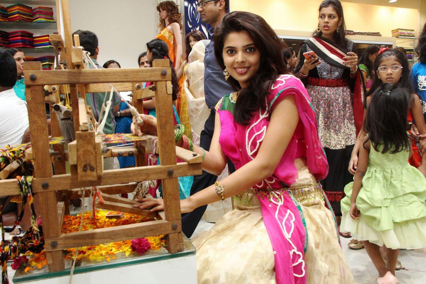 Shravya Launches Sri Avanthi Silks at Hyderabad