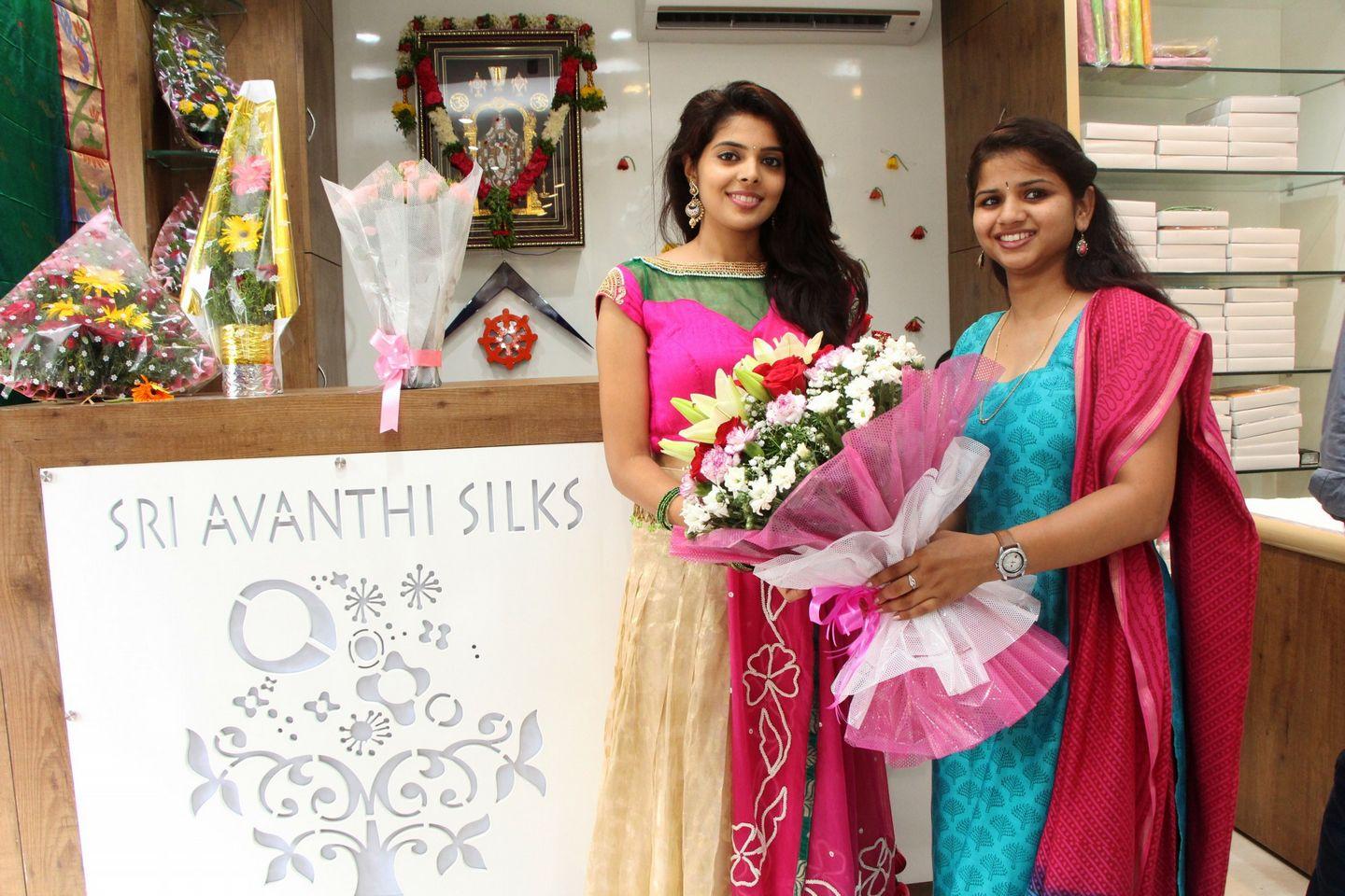 Shravya Launches Sri Avanthi Silks at Hyderabad