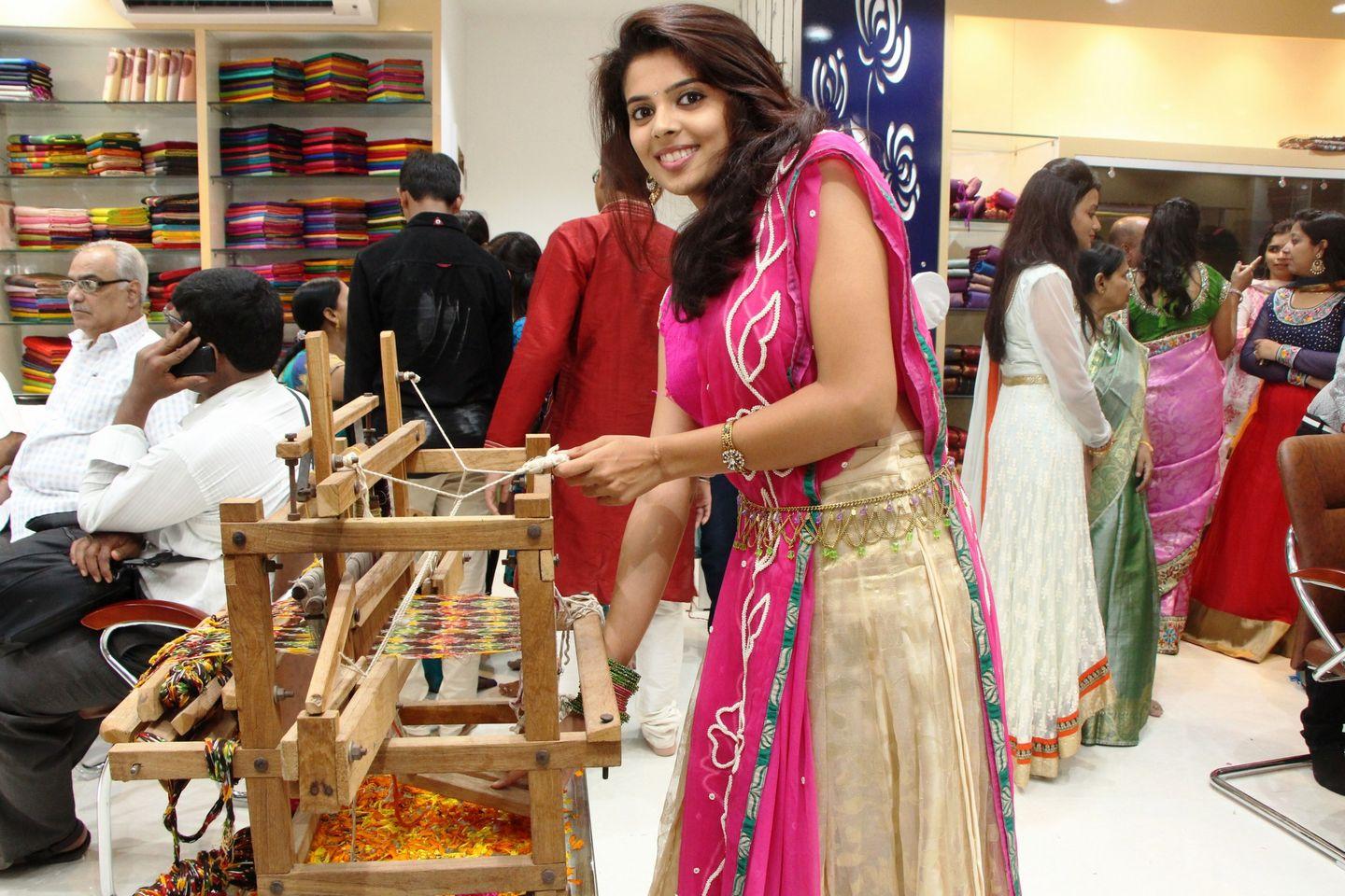 Shravya Launches Sri Avanthi Silks at Hyderabad