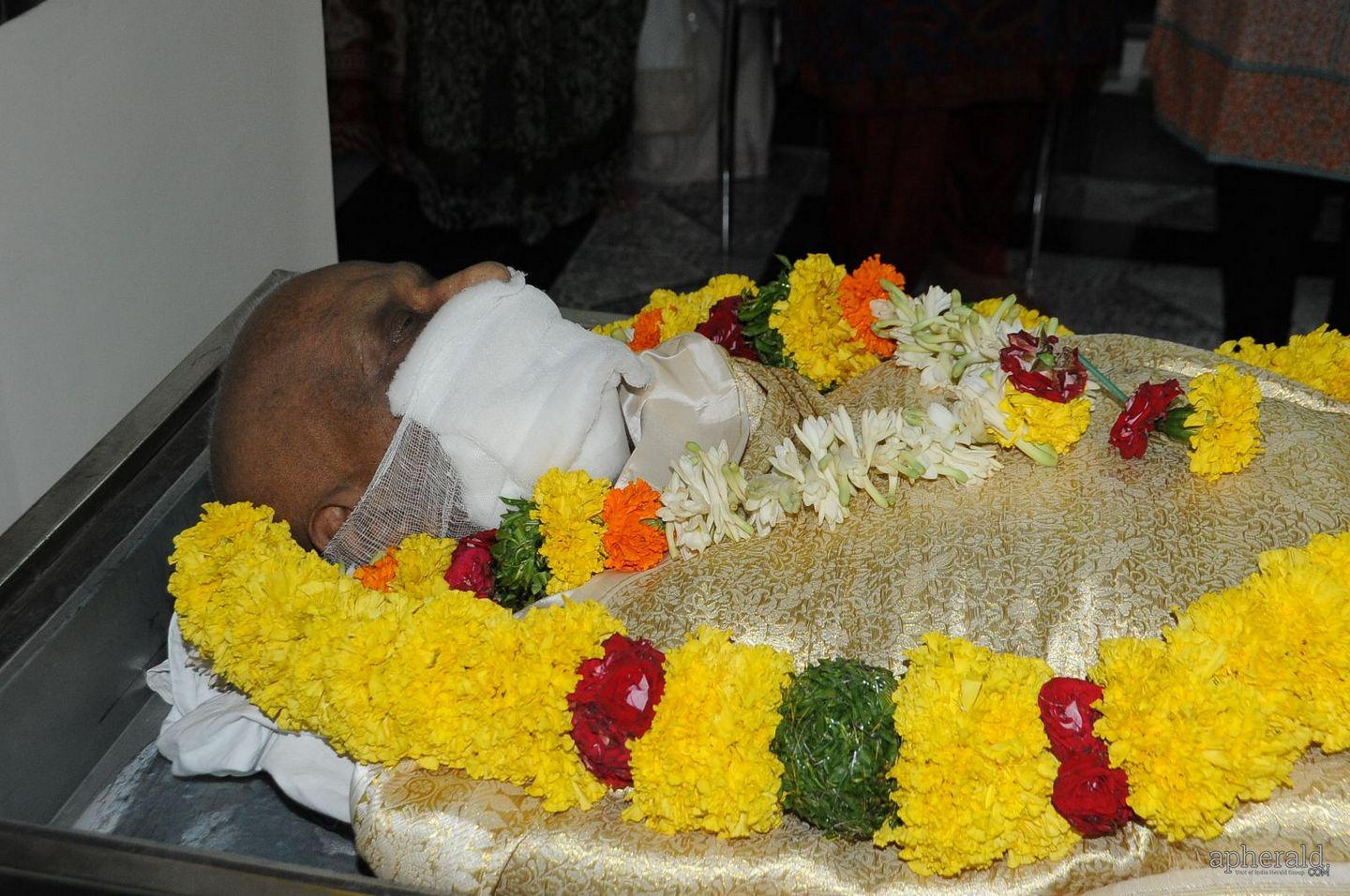 singer ramakrishna Condolence Photos