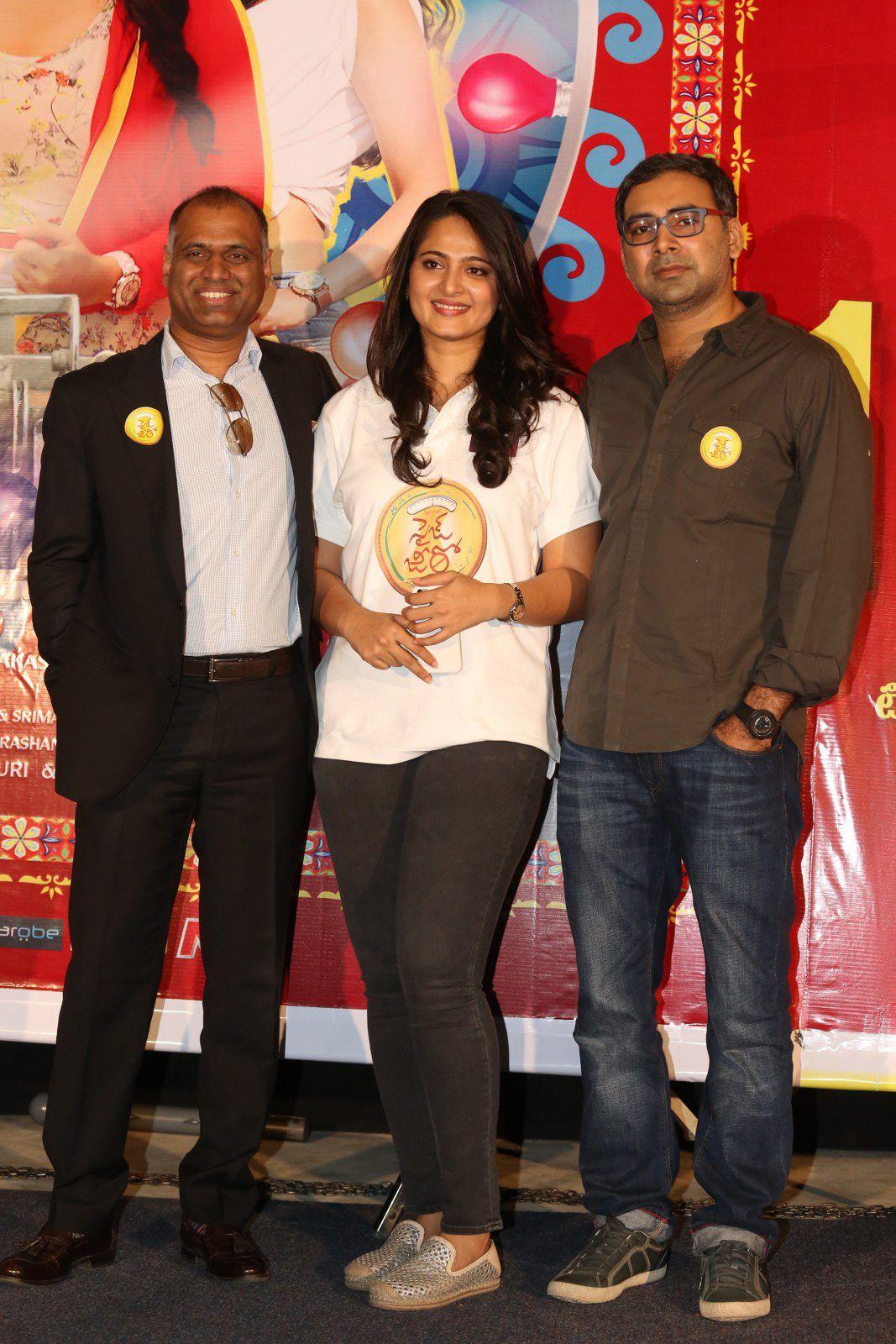 Size Zero 1 KG Gold Contest Press Meet Photos