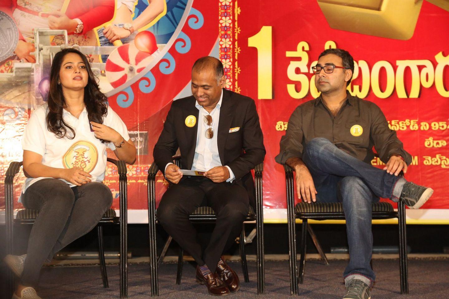 Size Zero 1 KG Gold Contest Press Meet Photos