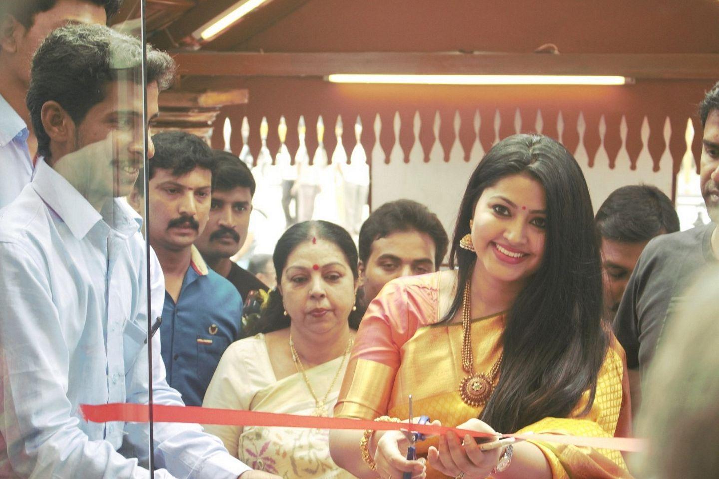 Sneha Inaugurates Kancheepuram VRK Silks