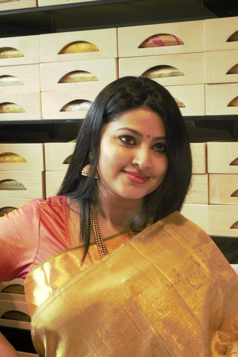 Sneha Inaugurates Kancheepuram VRK Silks