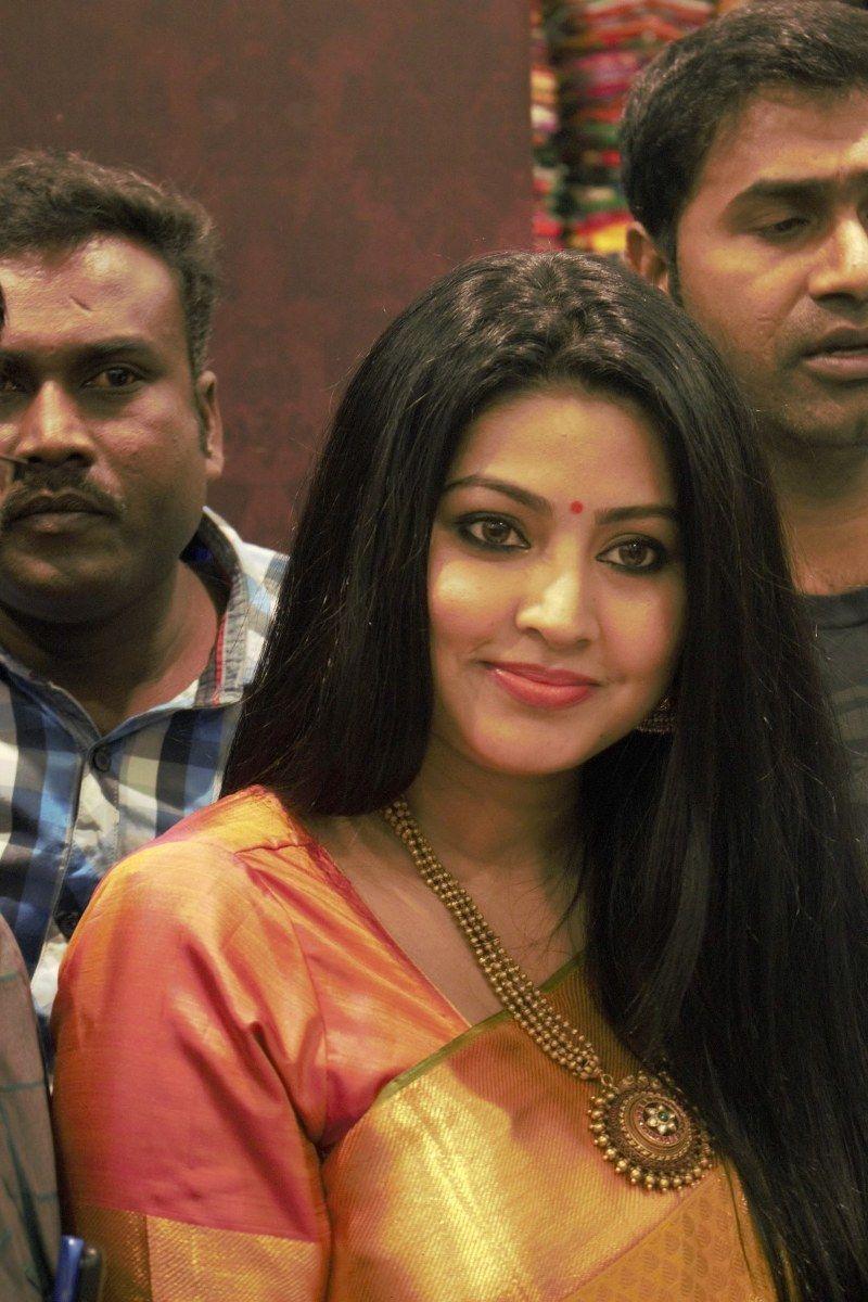Sneha Inaugurates Kancheepuram VRK Silks